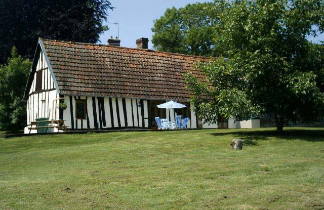 Photo Casas Rurais Aubry-le-panthou Walnut cottage at la pognandière